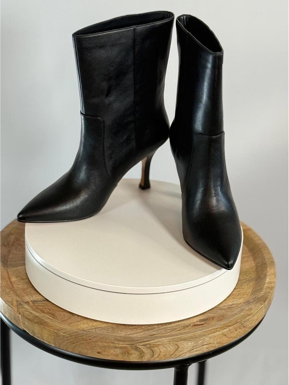 NWB Lisa Vicky Arthaul-V Black Sheep Nappa Stiletto Heel Boots 9.5 - Picture 3 of 8